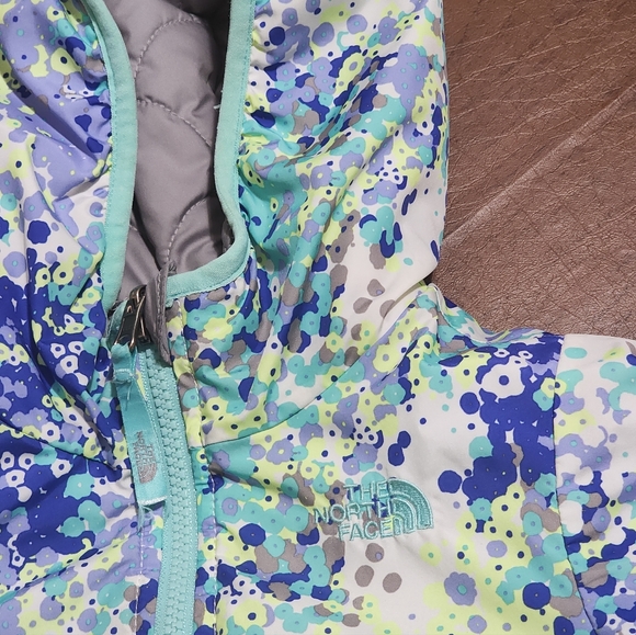 The North Face Gray and Teal 2-Sided Toddler Puffer Jacket - Picture 4 of 10
